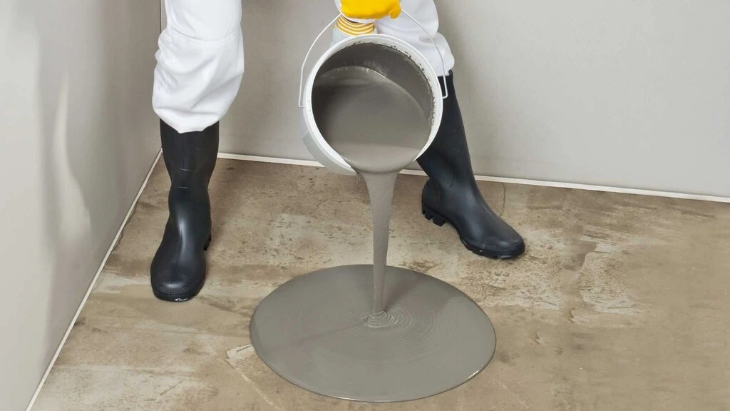 Liatie nivelitu na podlahu