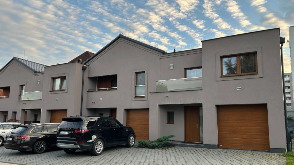 Dizajnový dvojdom s efektom dreva