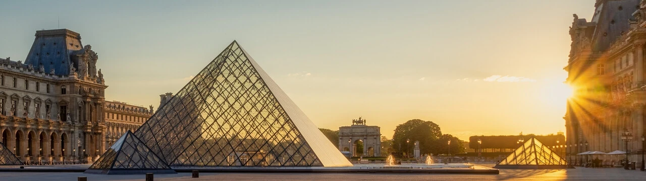 Múzeum Louvre v Paríži vo Francúzsku