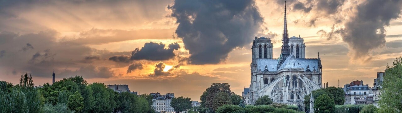 notre-dame-pariz.jpg Pohľad na Notre Dame zdiaľky