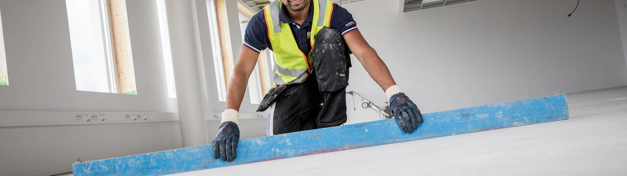 Aplikácia betónových zmesí a poterov na podlahu