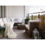 Ratanové pohodlné sedenie na balkóne Ratanové pohodlné sedenie na balkóne