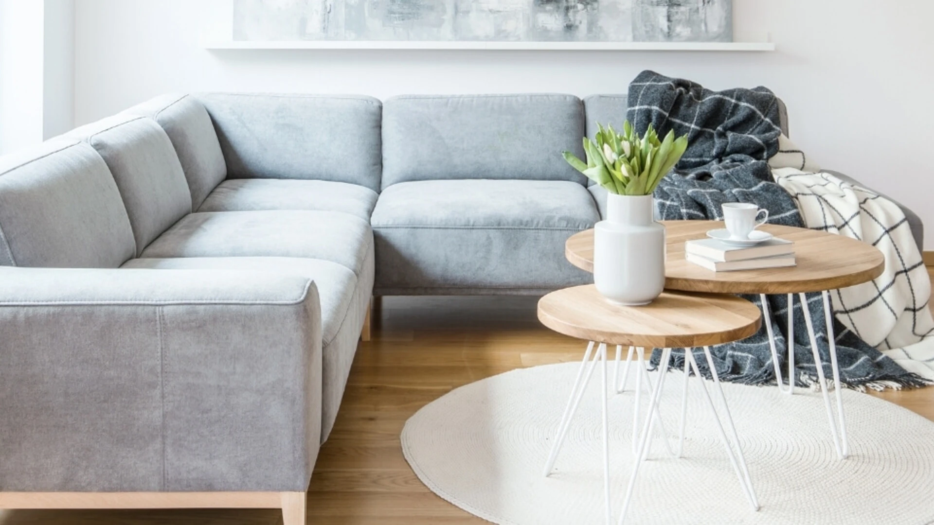 Obývačka s rohovým krbom