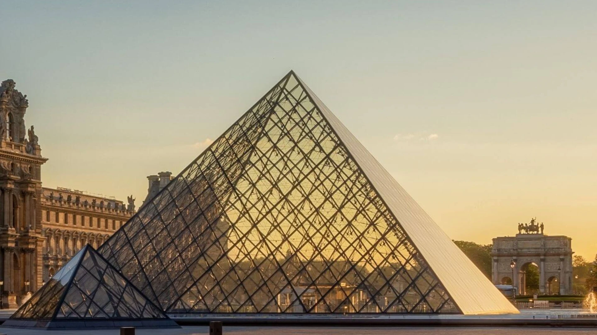 Múzeum Louvre v Paríži vo Francúzsku