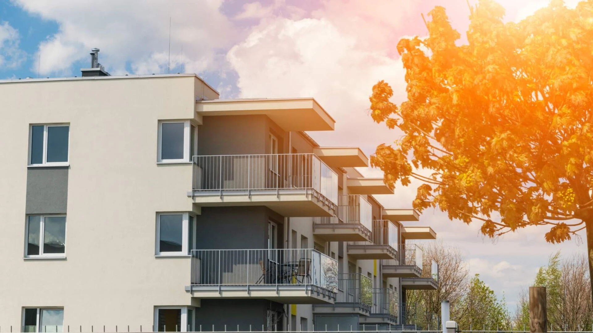 Obrázok zatepleného panelového domu