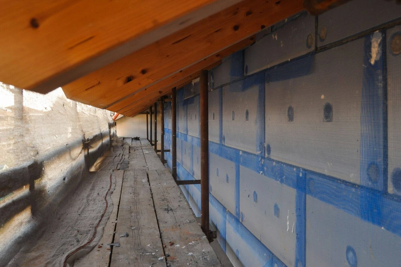 Izolácia domu a lešenie.