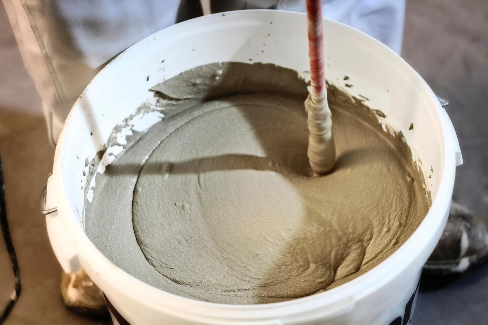 Miešanie lepiacej malty