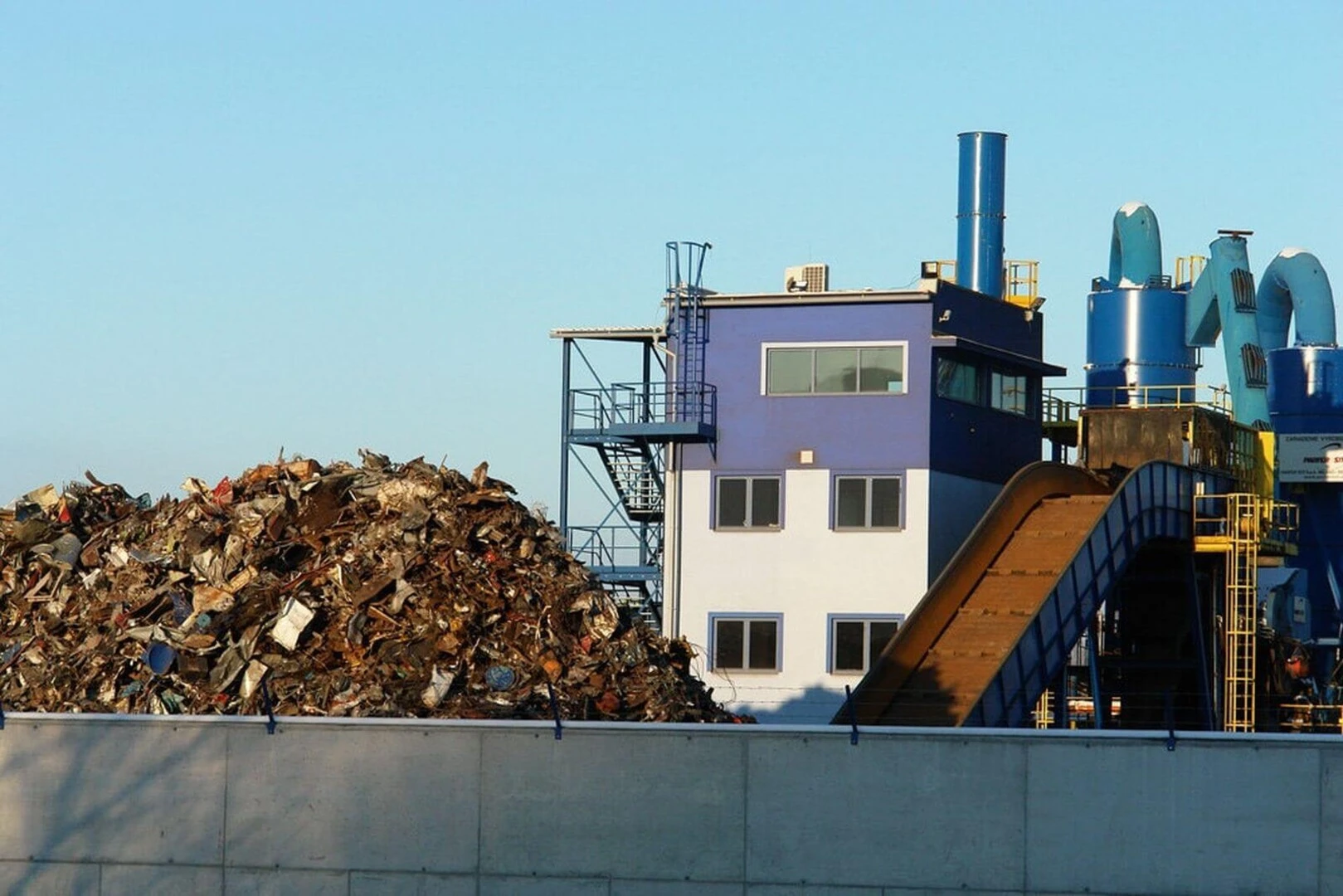 Závod na spracovanie kovového šrotu