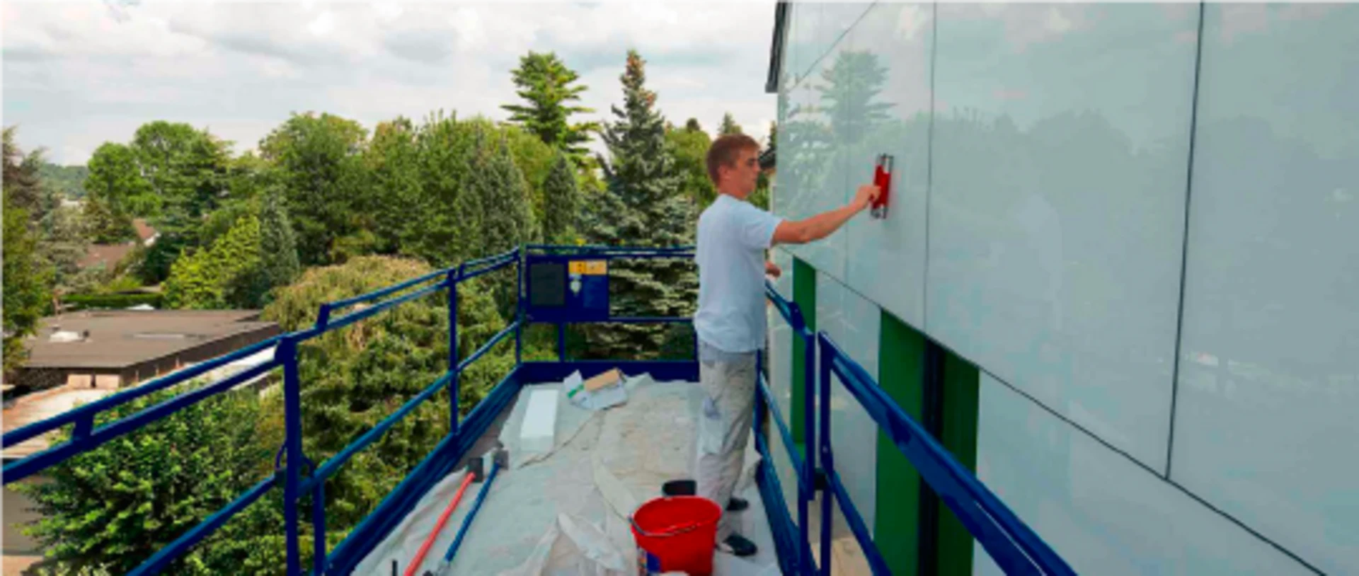 Realizácia zatepľovacieho systému so skleneným povrchom