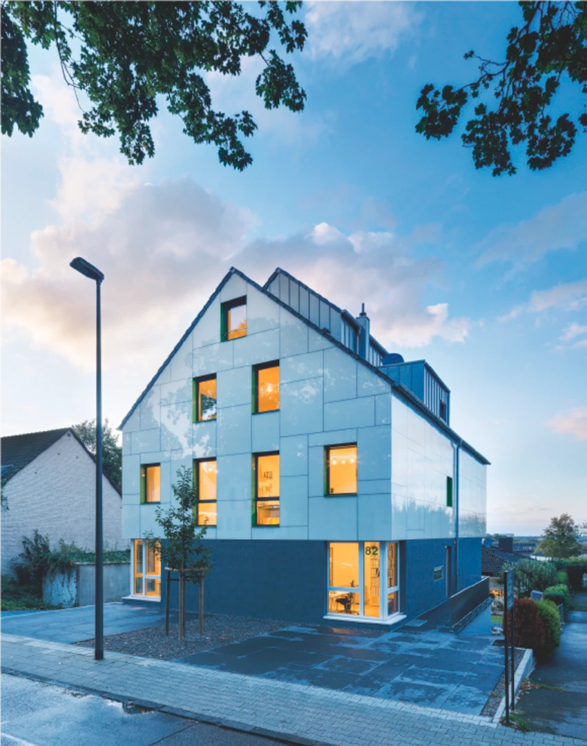 Sklenená fasáda vďaka zatepľovaciemu systému so skleneným povrchom