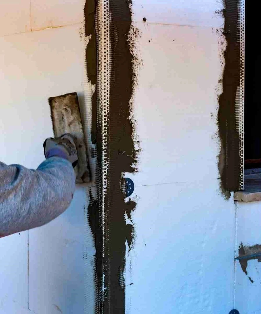 Vonkajší roh nárožia na okne