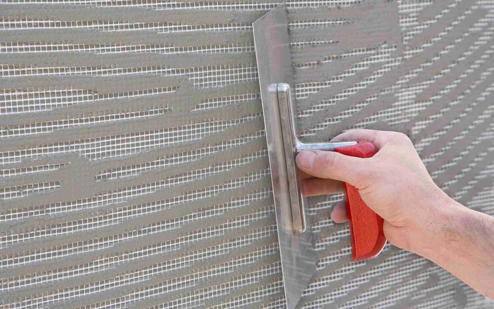 Zatláčanie sklotextilnej mriežky do armovacej malty