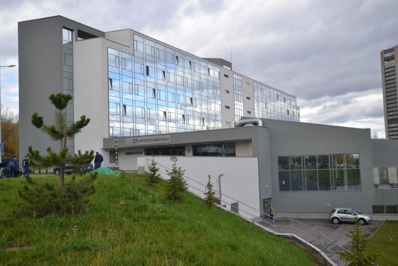 Fakulta informatiky a informacnych technologii