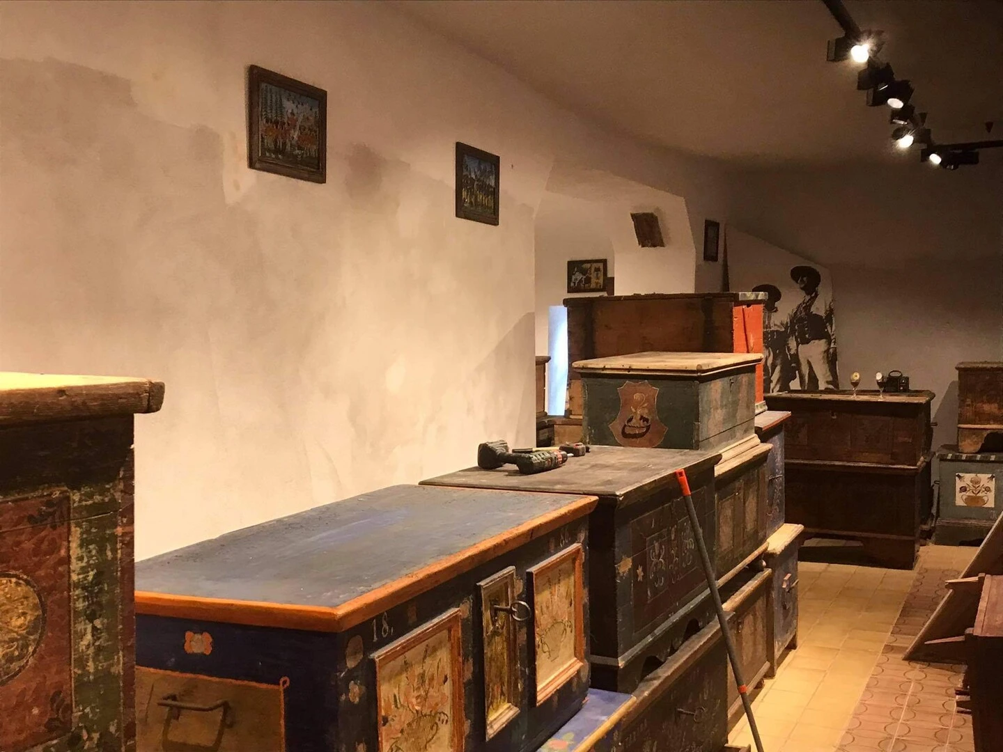 Výstava truhlíc v Čičmanoch