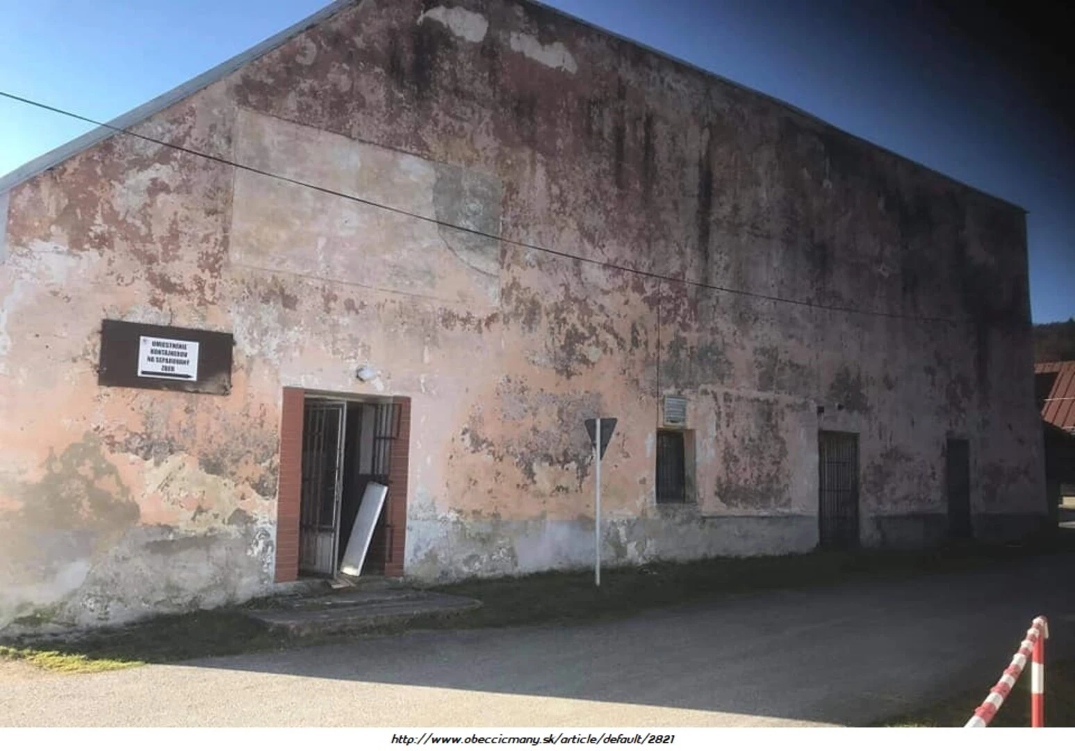 Pôvodná fasáda bývalej krčmy v Čičmanoch