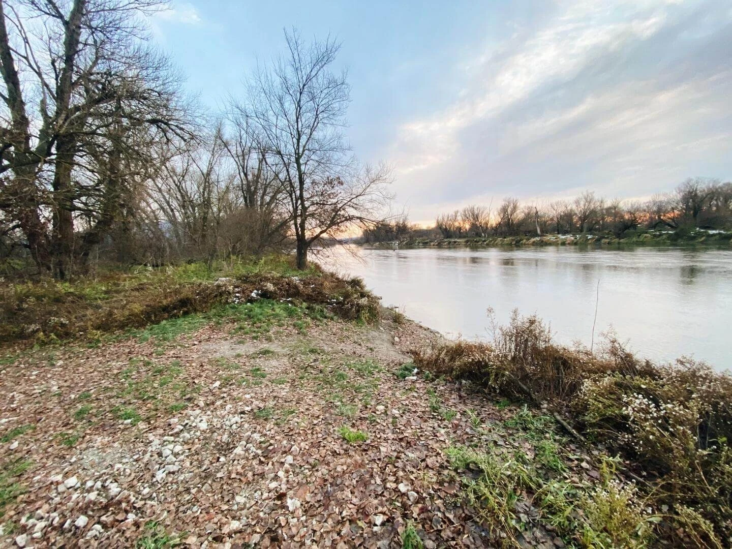 Malá pláž a vstup do rieky Morava