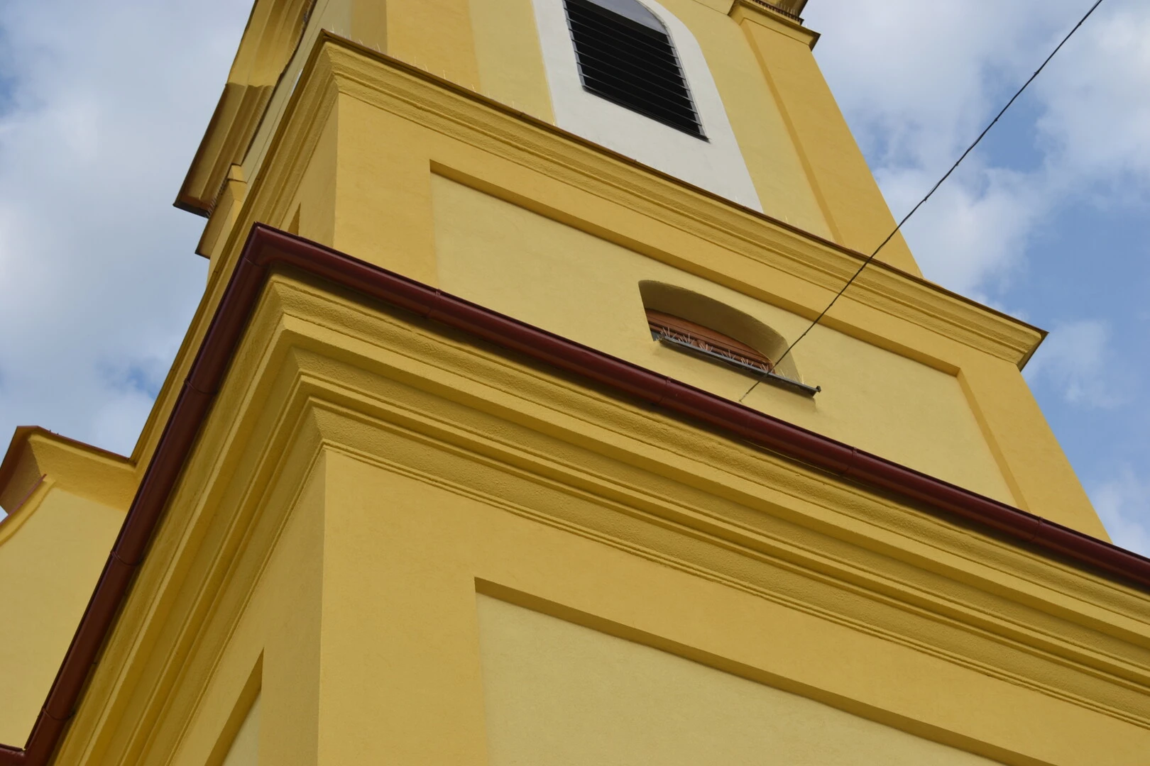 Detail kostola Tvrdošovce po rekonštrukcii