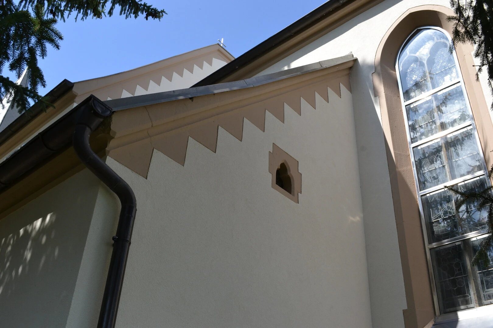 detail kostolu Zavar po rekonštrukcii