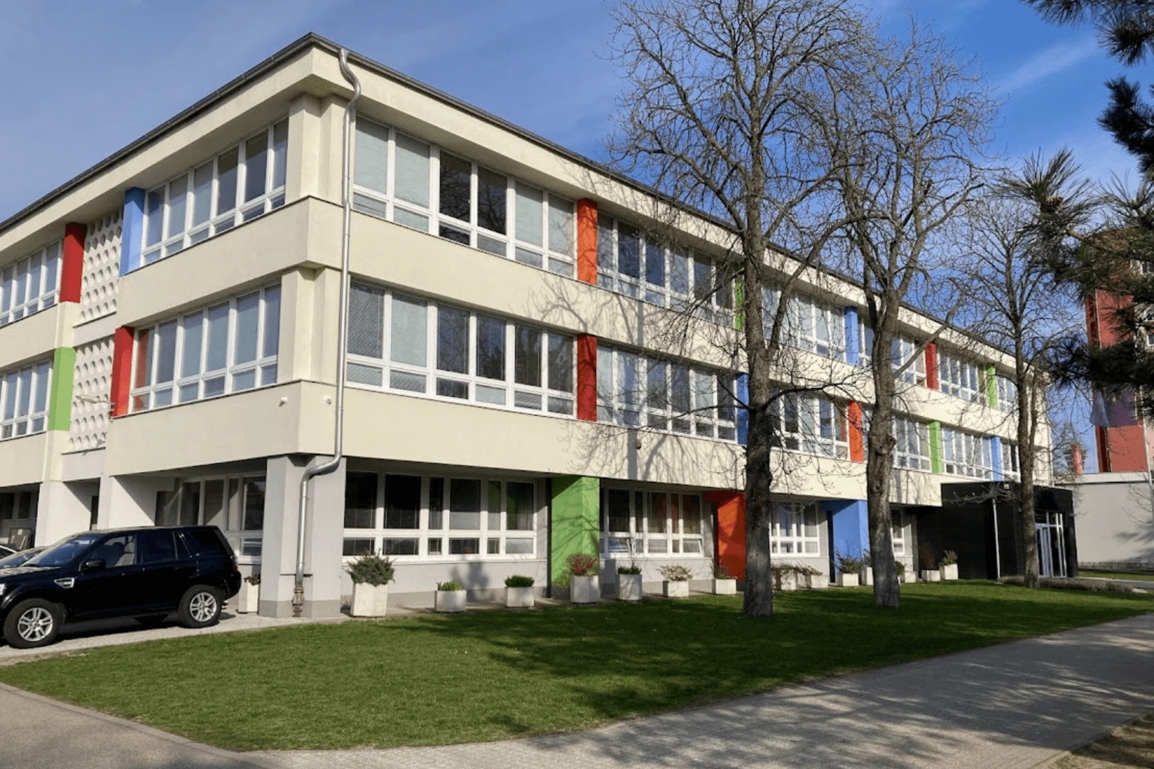 Základná škola s materskou školou Za kasárňou