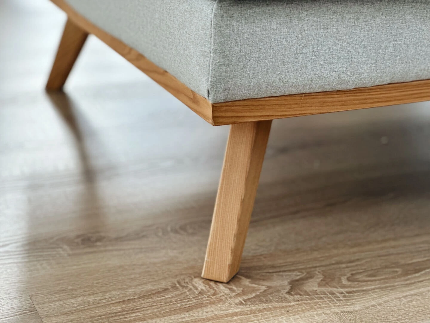 Drevené nožičky sedačky