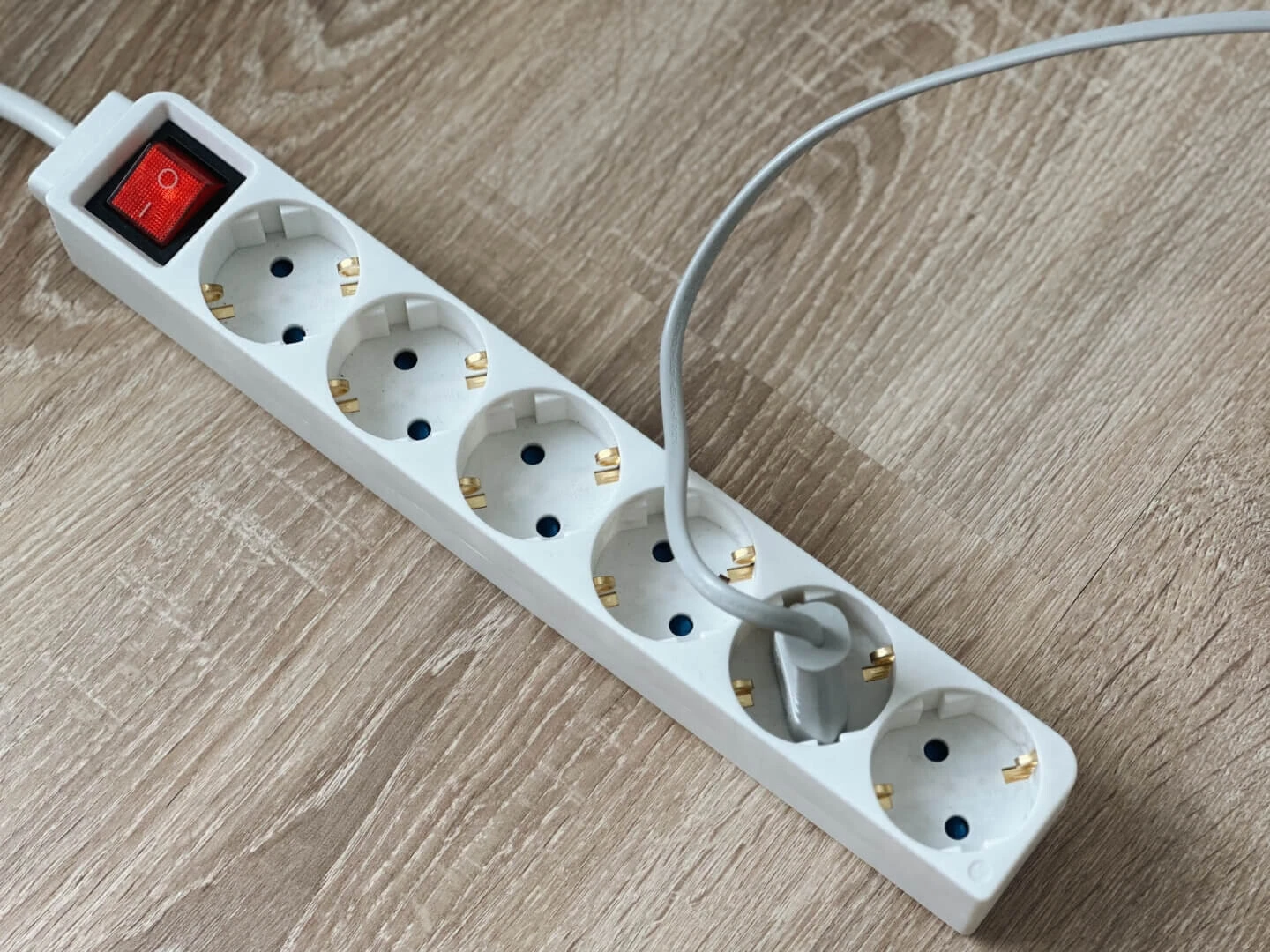 Predlžovací kábel s vypínačom.