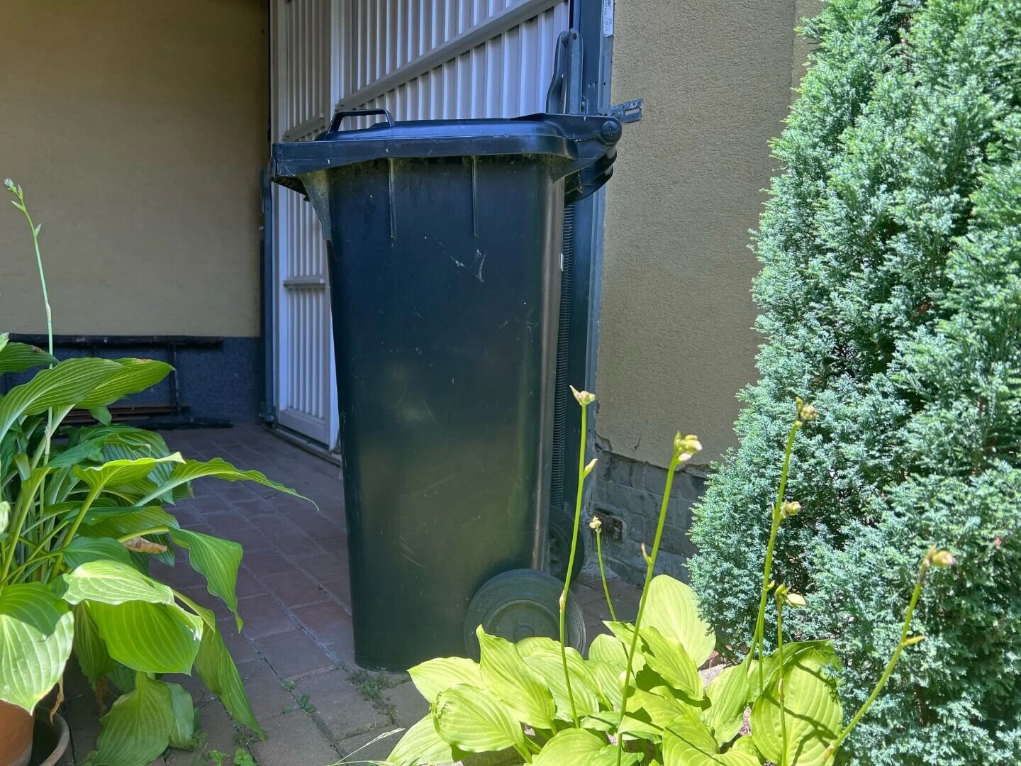 Smetná nádoba v rodinnom dome.