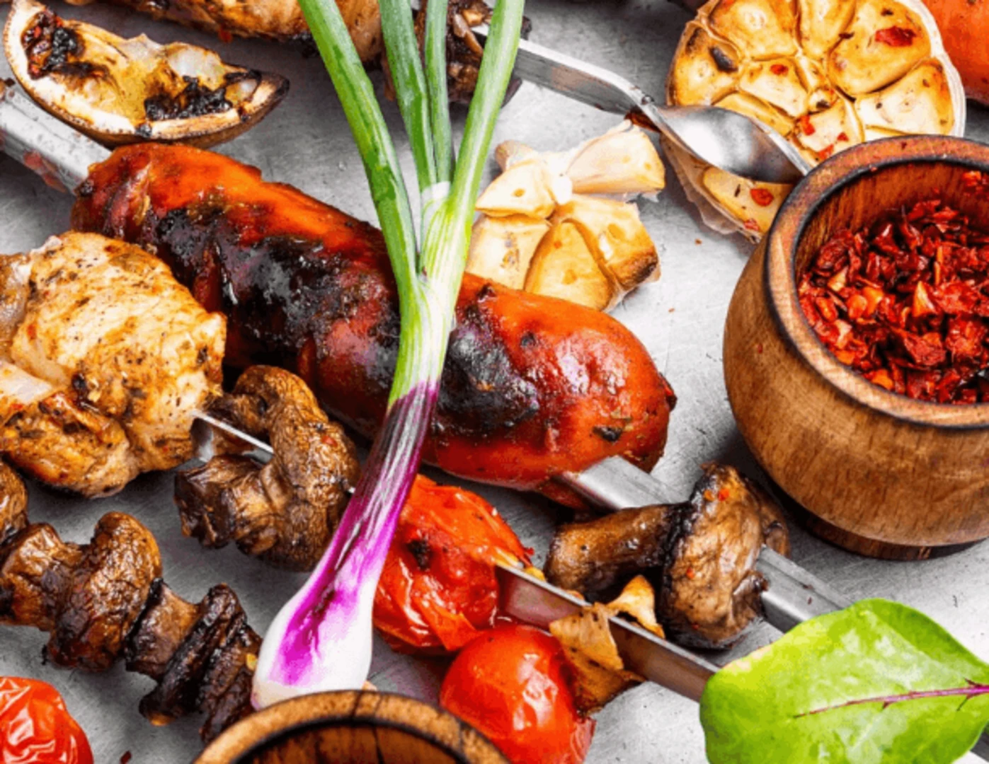 Ugrilované mäso a zelenina.