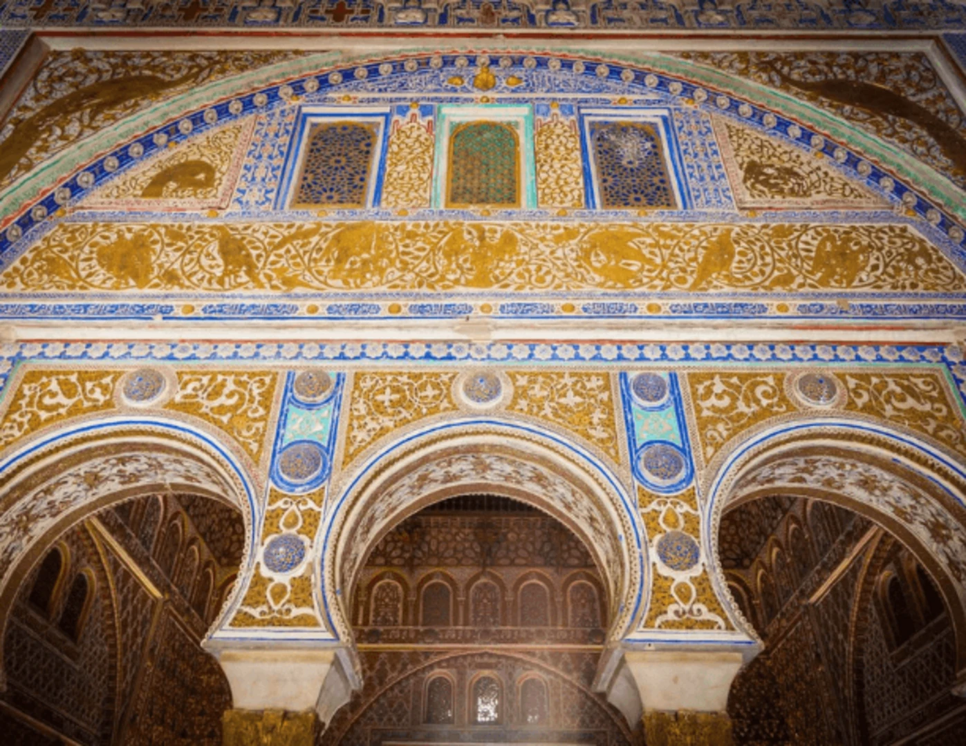 Honosné zdobenie sevillského palácu Alcazar.