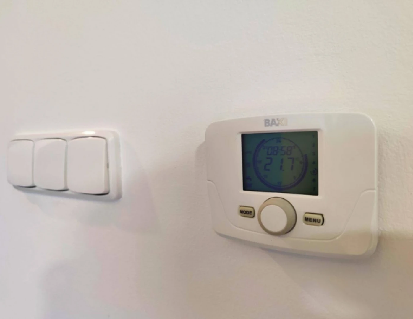 Centrálny termostat v domácnosti.