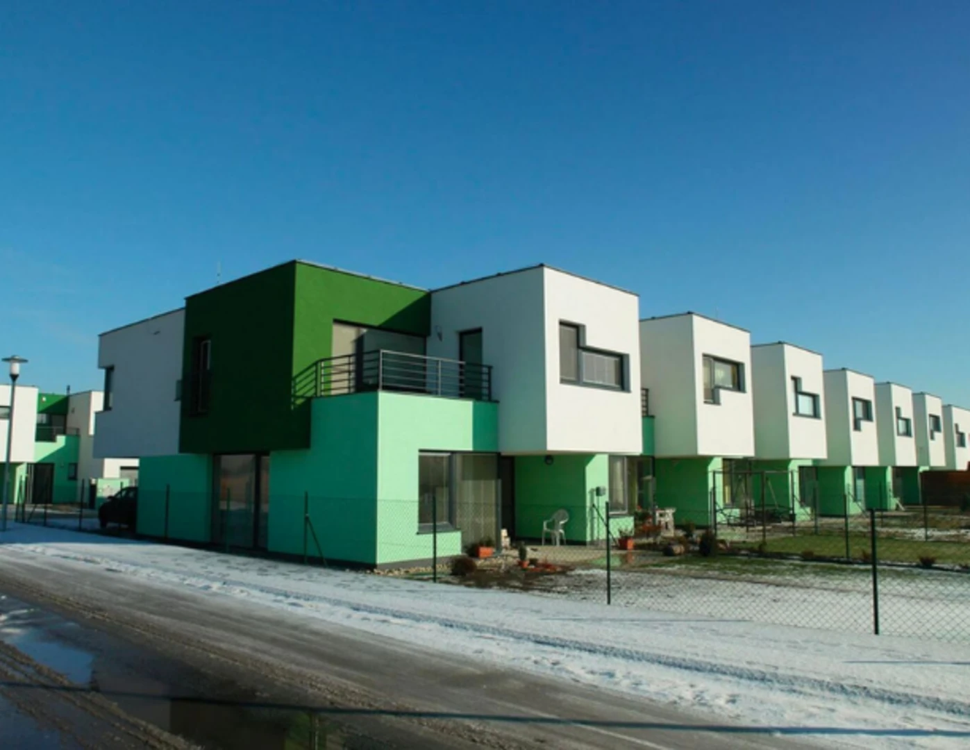 Zeleno-biela akrylátová omietka na projekte Rovinka Park.