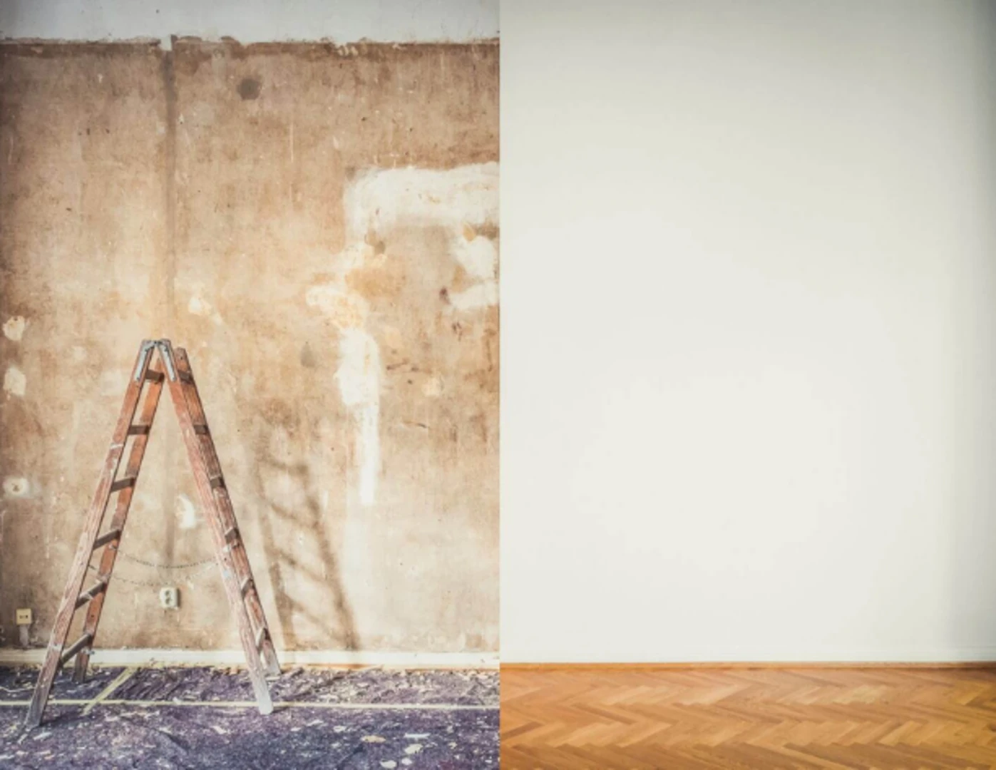 Porovnávacie fotografie pred a po rekonštrukcii podláh a stien izby bytu.