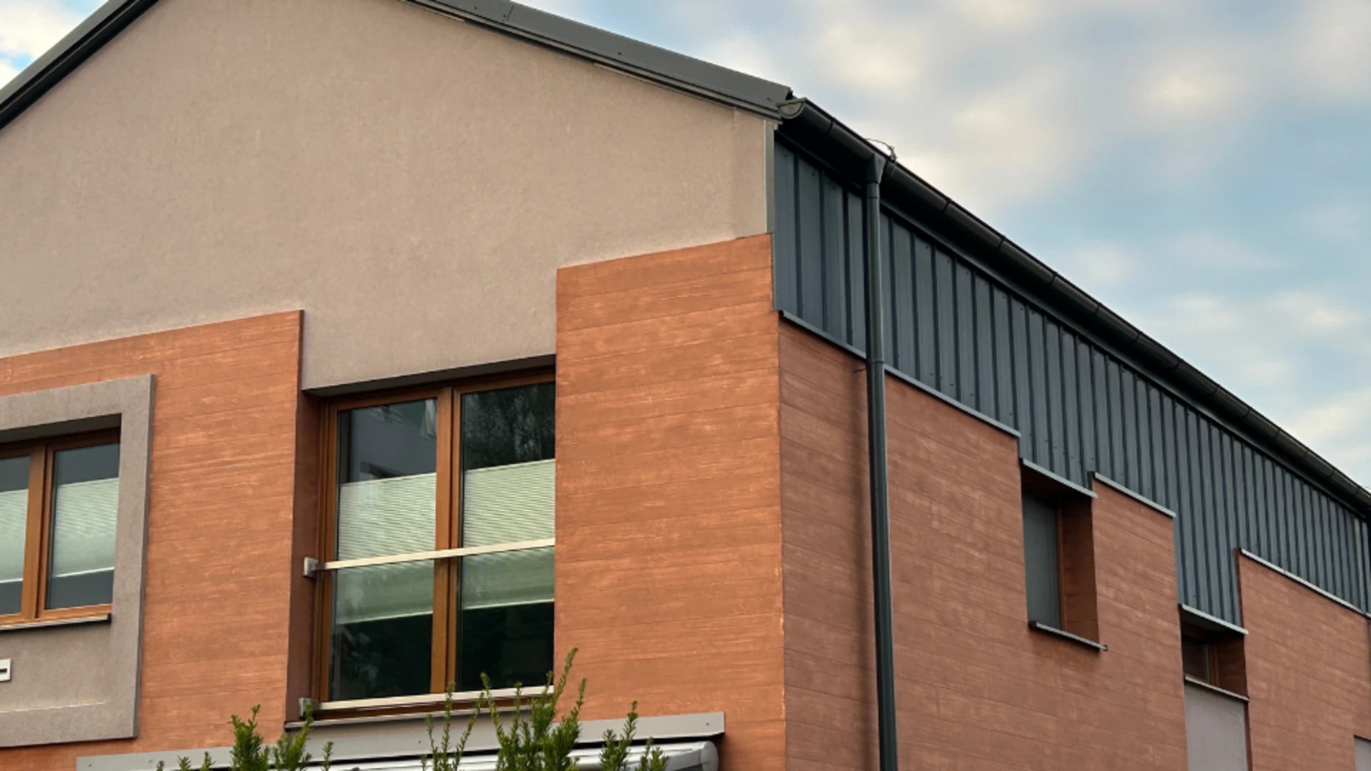 Dizajnový dvojdom s efektom dreva