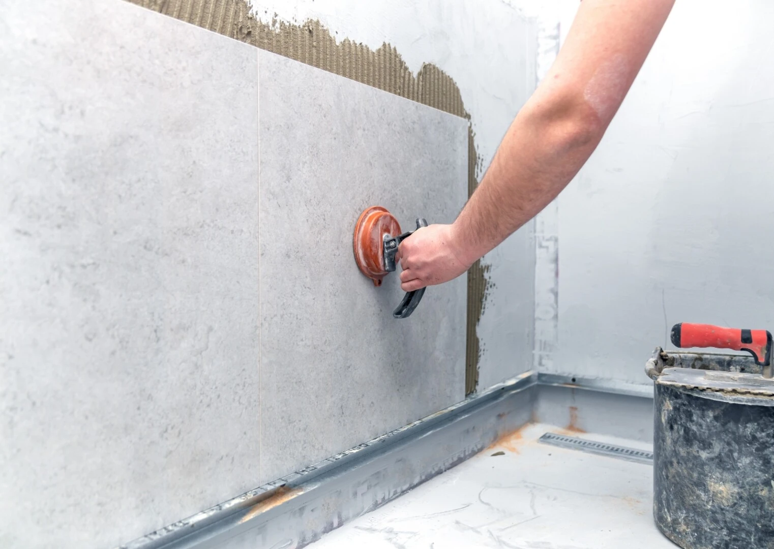 Lepenie veľkoformátovej dlažby