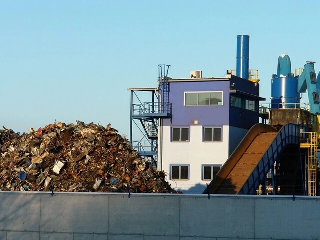 Závod na spracovanie kovového šrotu