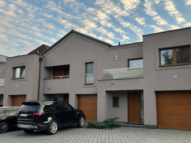 Dizajnový dvojdom s efektom dreva Dizajnový dvojdom s efektom dreva