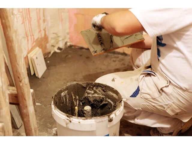 Príprava lepiacej malty na natieranie