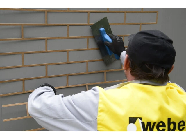 Prikladanie šablóny tehly