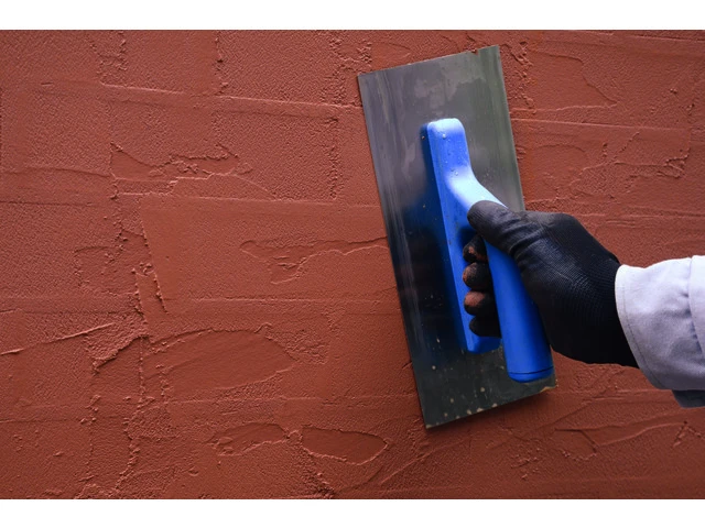 Uhladenie plochy hladidlom