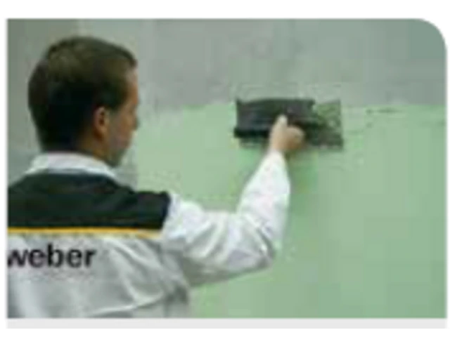 Nanášanie omietky na suchý podklad nerezovým hladidlom