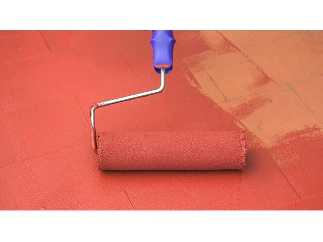 Hydroizolácia vlhkého povrchu valčekom