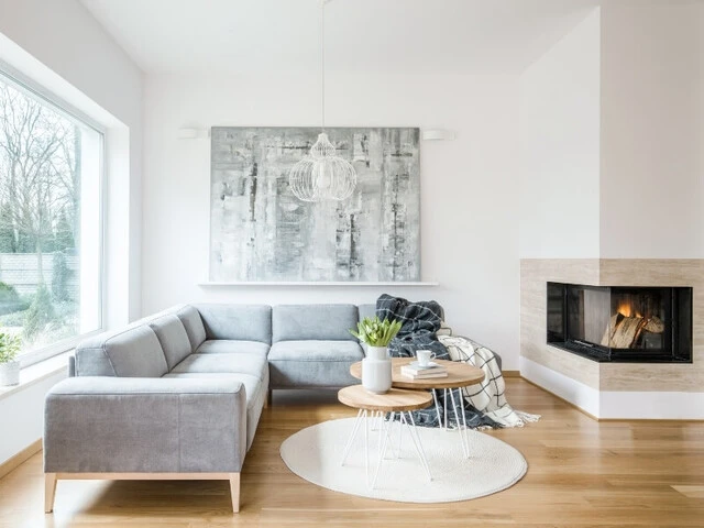 Obývačka s rohovým krbom