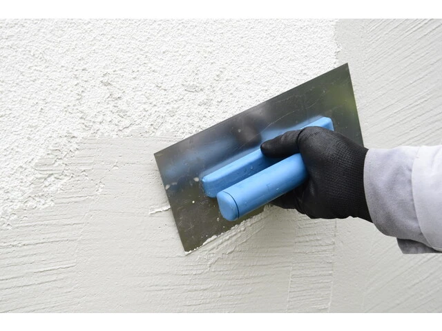 Nanášanie prvej vrstvy omietky