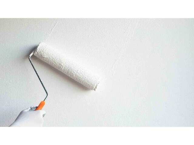 Penetrácia sadrokartónových dosiek valčekom