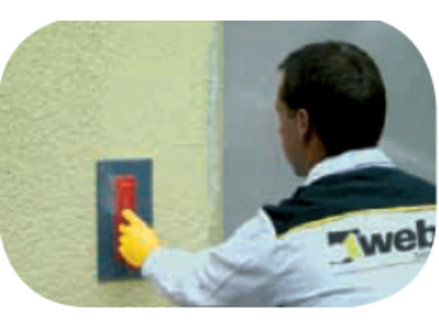 Aplikácia tenkovrstvovej omietky na fasádu