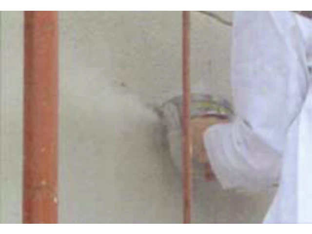 Vyrezanie drážok na fasáde