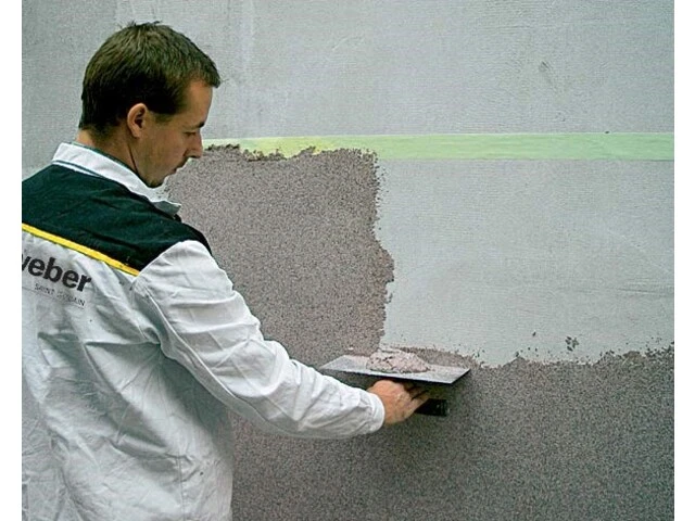 Nanášanie dekoratívnej omietky