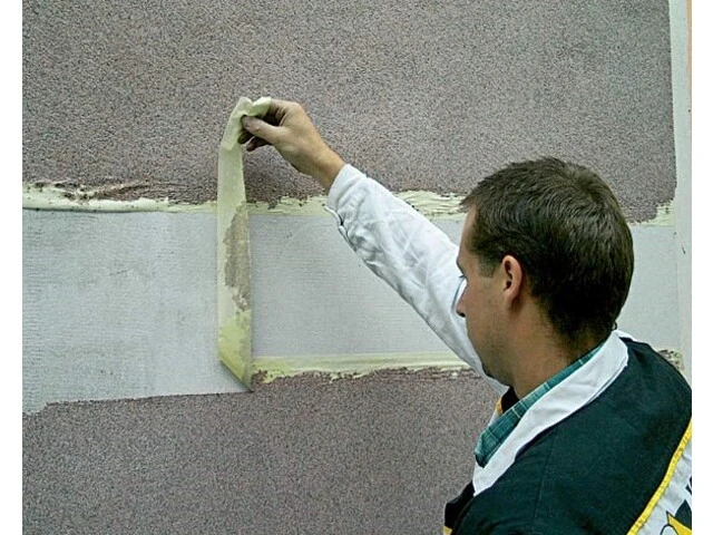 Strhnutie pásky na fasáde