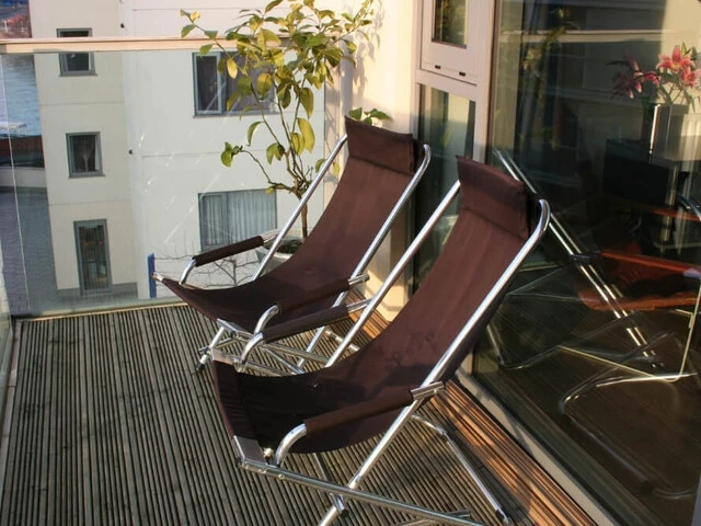 Lehátka na opaľovanie na balkóne