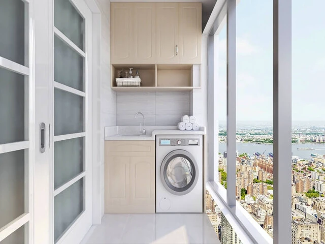 Praktická práčovňa na balkóne
