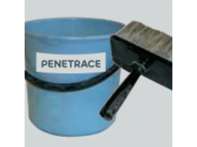 Modré vedro so štetcom